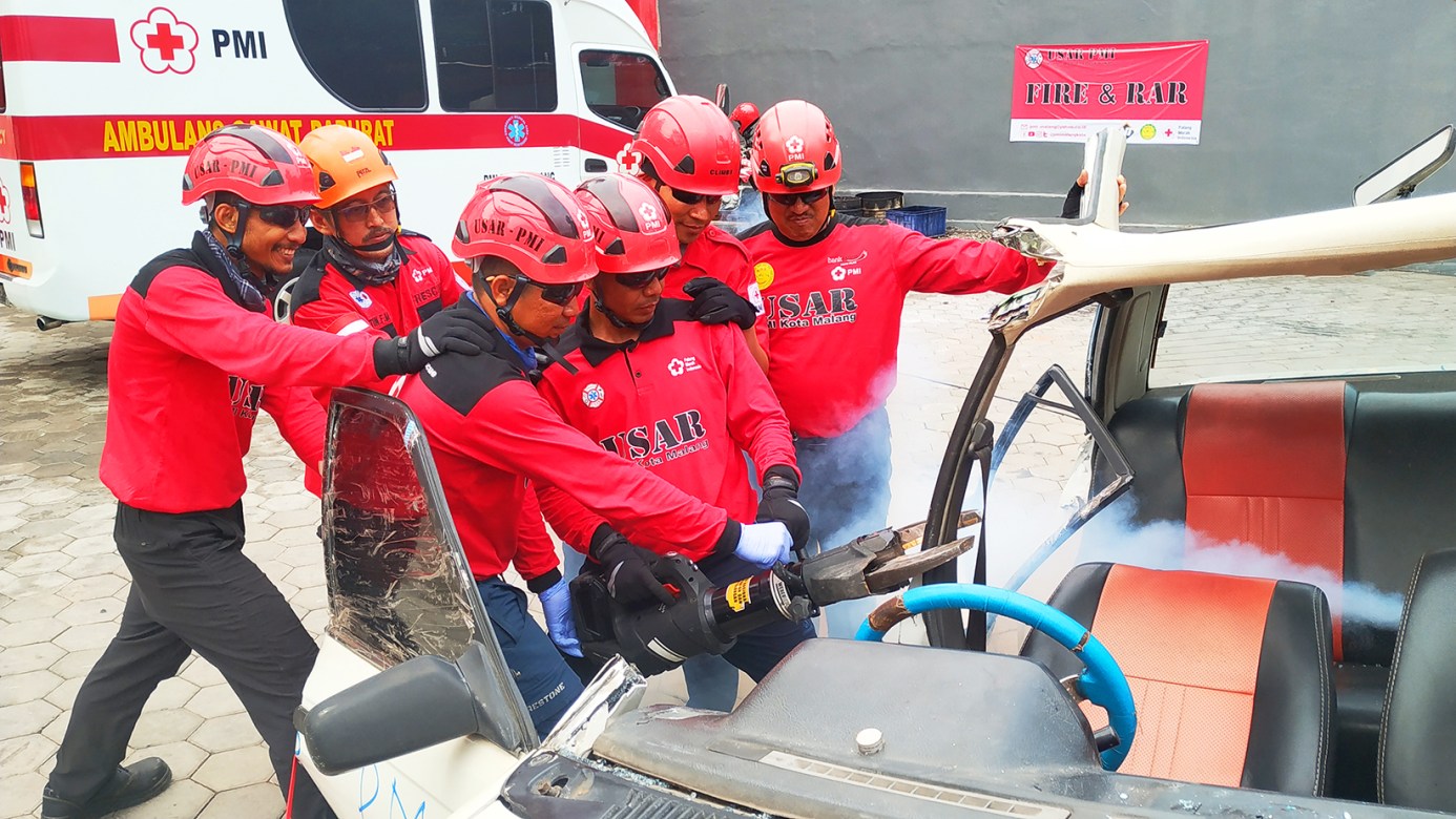 first aid accident kecelakaan diklat PMI PMR KSR relawan Sampit korps Red Cross Indonesia website