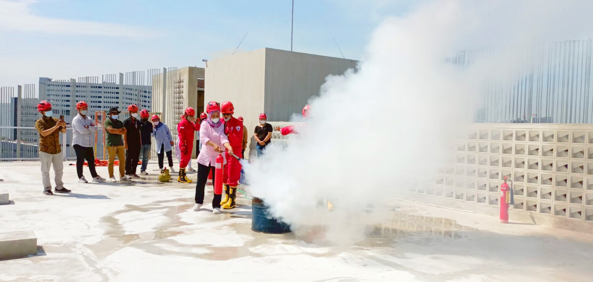 first aid fire training pelatihan kebakaran diklat PMI PMR KSR relawan Sampit korps Red Cross Indonesia website